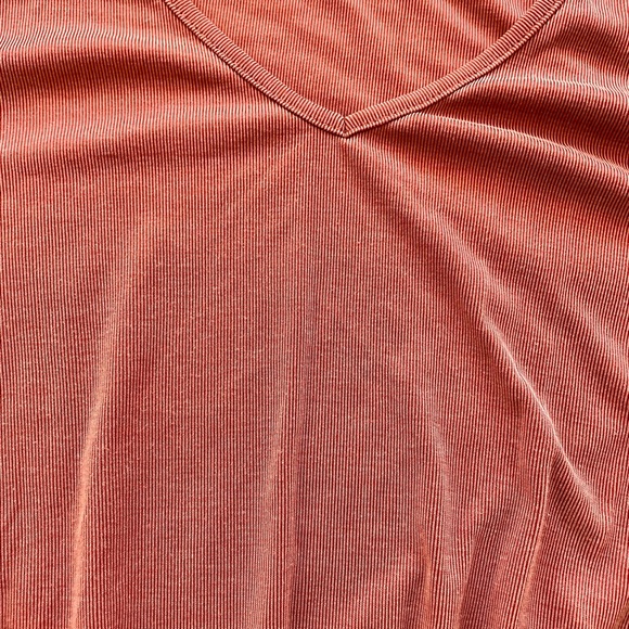 Green Envelopes Rust colored short sleeve blouse/top size small. - Picture 12 of 13